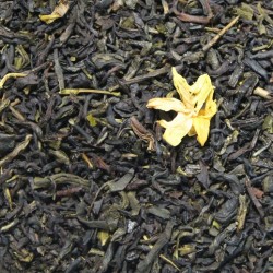 Mönchs-Tee mit Stückchen und Blüten